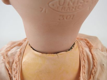 UNIS FRANCE : Poupée tête porcelaine yeux...