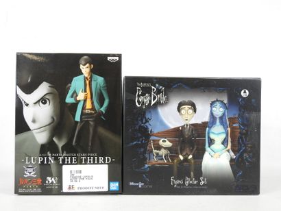 6 FIGURINES de collection diverses : 
- Stranger...