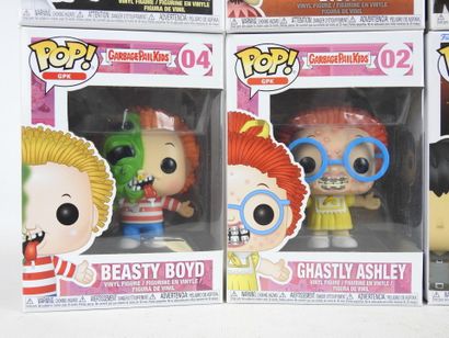 FUNKO POP : 12 figurines de collection de...