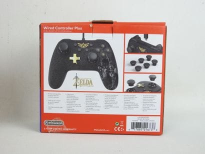 NINTENDO SWITCH : Une manette filaire Plus...