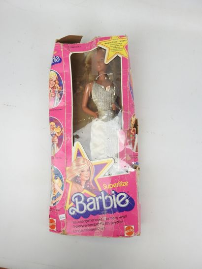 MATTEL - BARBIE : Grande Barbie Supersize....