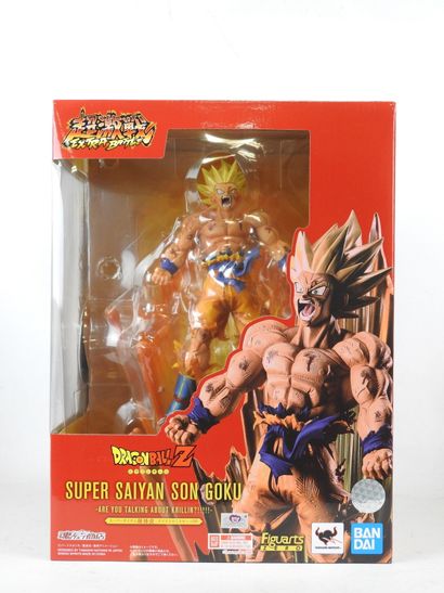 FIGUARTS ZERO : 3 figurines de collection...