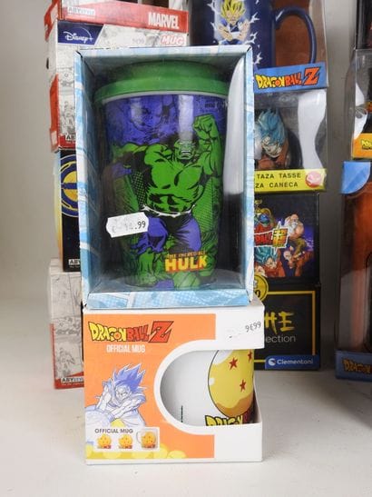 MARVEL - DRAGON BALL Z : Lot comprenant mugs,...