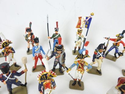 ATLAS : 32 soldats de plomb dont armée Napoléonienne...