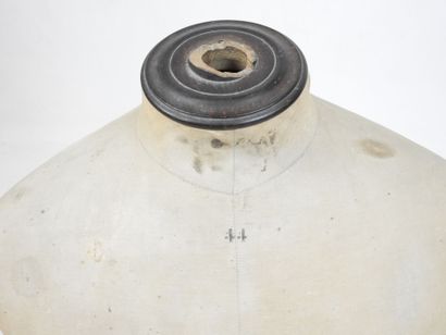 BUSTE de mannequin. Taille 44. H. 64 cm....