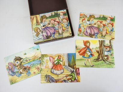 Deux JEUX DE CUBES en bois lithographiés...