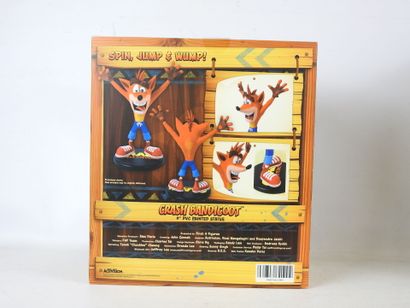 CRASH BANDICOOT : 2 figurines de collection...