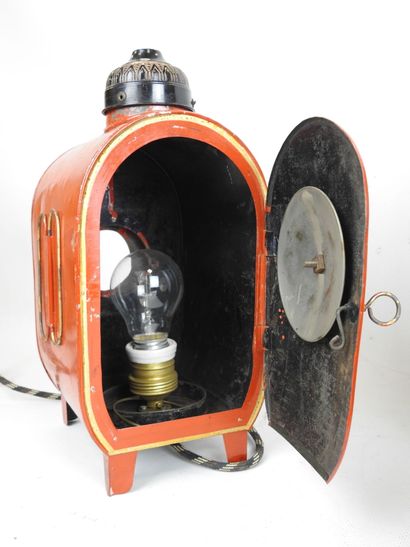MAGIC LANTER in red lacquered metal, Germany....