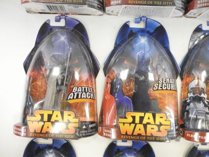 STAR WARS : 18 figurines de collection représentant...