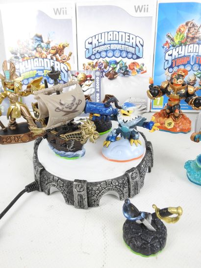 SKYLANDERS : Environ 20 sachets formant lot...