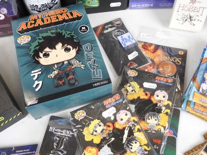 MANGA - FILMS : Lot comprenant mugs, badges,...