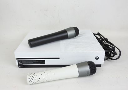 XBOX : Console blanche Xbox One S modèle...