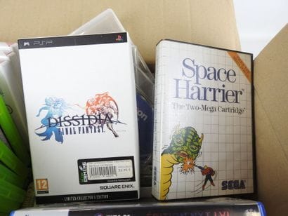JEUX VIDEOS : Environ 70 jeux divers pour...