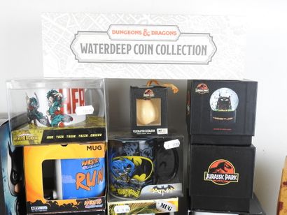 MANGA - FILMS : Lot comprenant mugs, badges,...
