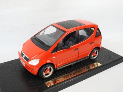 MAISTO Mercedes class A 1997, rouge, 1ére...