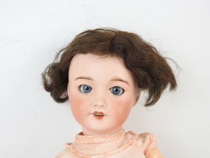 UNIS FRANCE : Poupée tête porcelaine yeux...