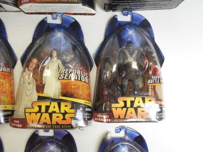STAR WARS : 18 figurines de collection représentant...