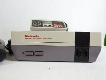 NINTENDO - SEGA : Console Entertainment System...