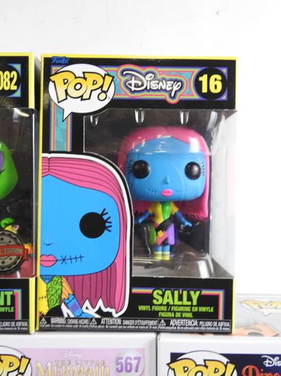 FUNKO POP : 11 figurines de collection DISNEY...