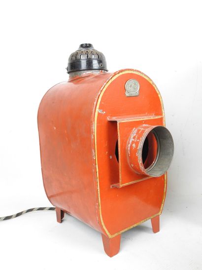 MAGIC LANTER in red lacquered metal, Germany....