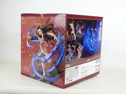 FIGUARTS ZERO : 3 figurines de collection...