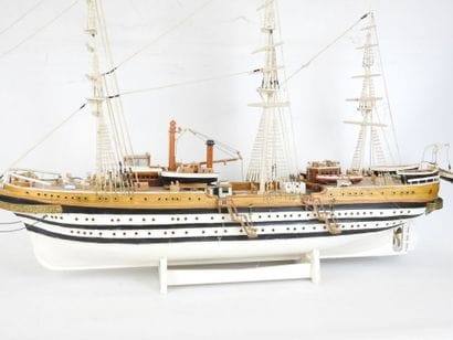 MAQUETTE du trois-mâts Amerigo Vespucci en...