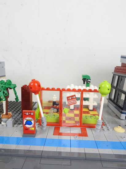 LEGO : Maquette représentant une rue avec...