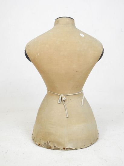 BUSTE de mannequin. Taille 44. H. 64 cm....
