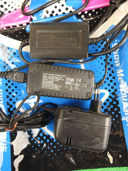 SEGA : Console Master System II noire. Joint...