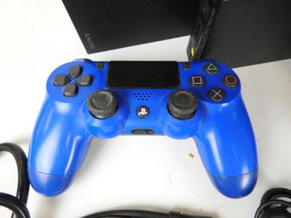PLAYSTATION 2 : Lot comprenant 4 consoles...