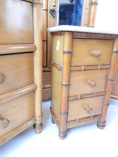 Bamboo doll's room furniture including :
1...
