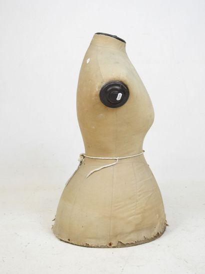 BUSTE de mannequin. Taille 44. H. 64 cm....
