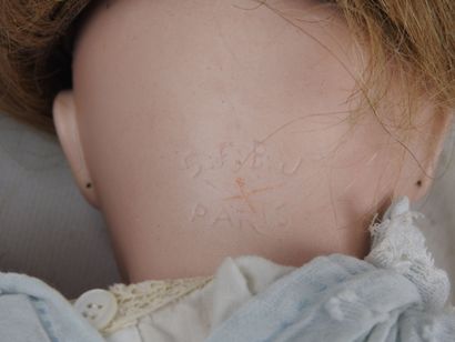 SFBJ - Paris : Poupée avec tête en porcelaine,...
