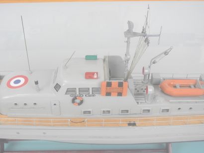 MAQUETTE OF A COASTAL ESCORTEUR in wood and...
