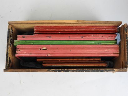 MAGIC LANTER in red lacquered metal, Germany....