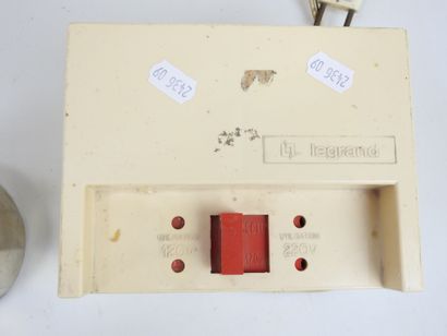 Doll ACCESSORIES including a wooden bed (W....