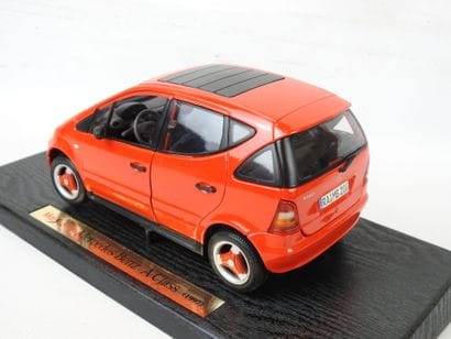 MAISTO Mercedes class A 1997, rouge, 1ére...