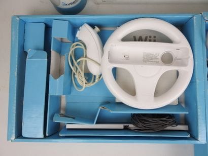 WII : Coffret avec console, manette, nunchuk,...