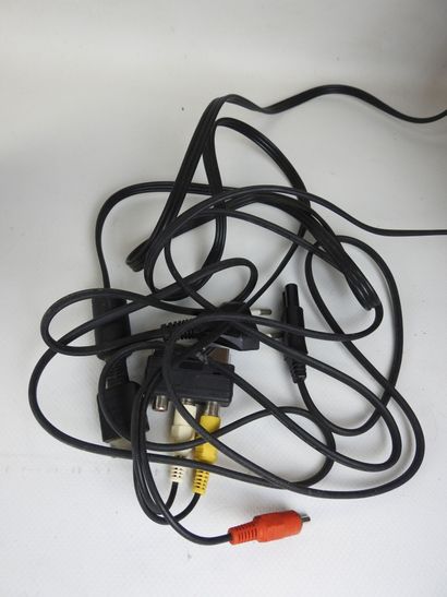 PLAYSTATION 2 : Lot comprenant 4 consoles...