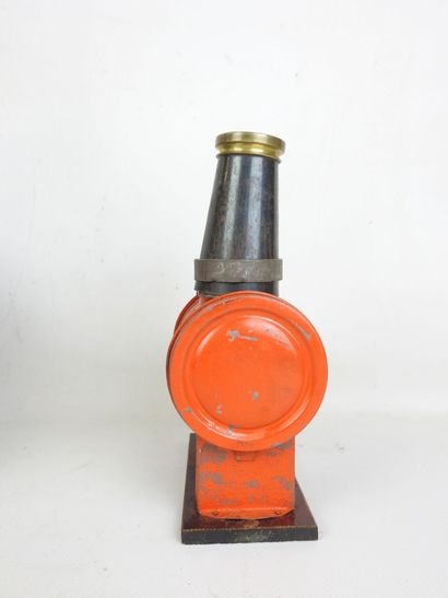 PATENT: Black lacquered metal cinematograph...