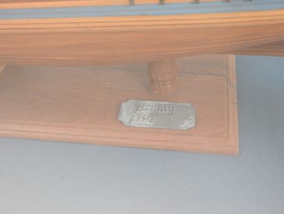 MAQUETTE de bateau en bois 