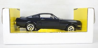 JOUEF Ford Mustang coupé, bleu foncé. 1/18...