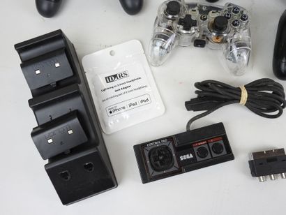 JEUX VIDEOS : 9 Manettes d'occasion diverses...