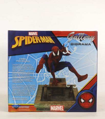 MARVEL : 2 figurines de collection : 
- Deadpool....