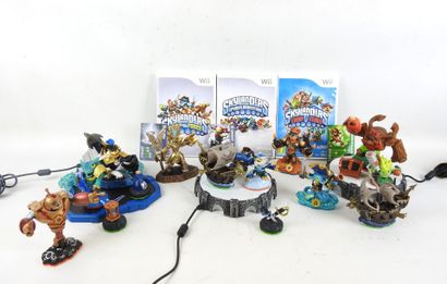 SKYLANDERS : Environ 20 sachets formant lot...