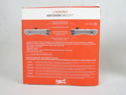 NINTENDO SWITCH : Une manette filaire Plus...