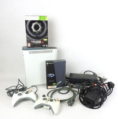 XBOX : Console Xbox 360 2008 avec deux manettes...