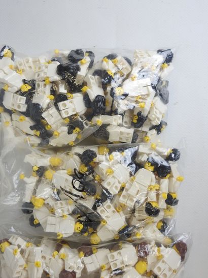 LEGO : 15 pochons de personnages habillés...
