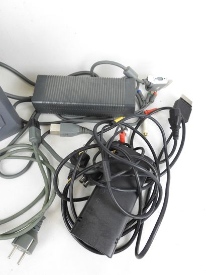 XBOX : Console Xbox 360 2008 avec deux manettes...