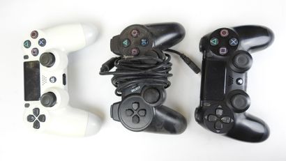 PLAYSTATION : Lot comprenant une console...